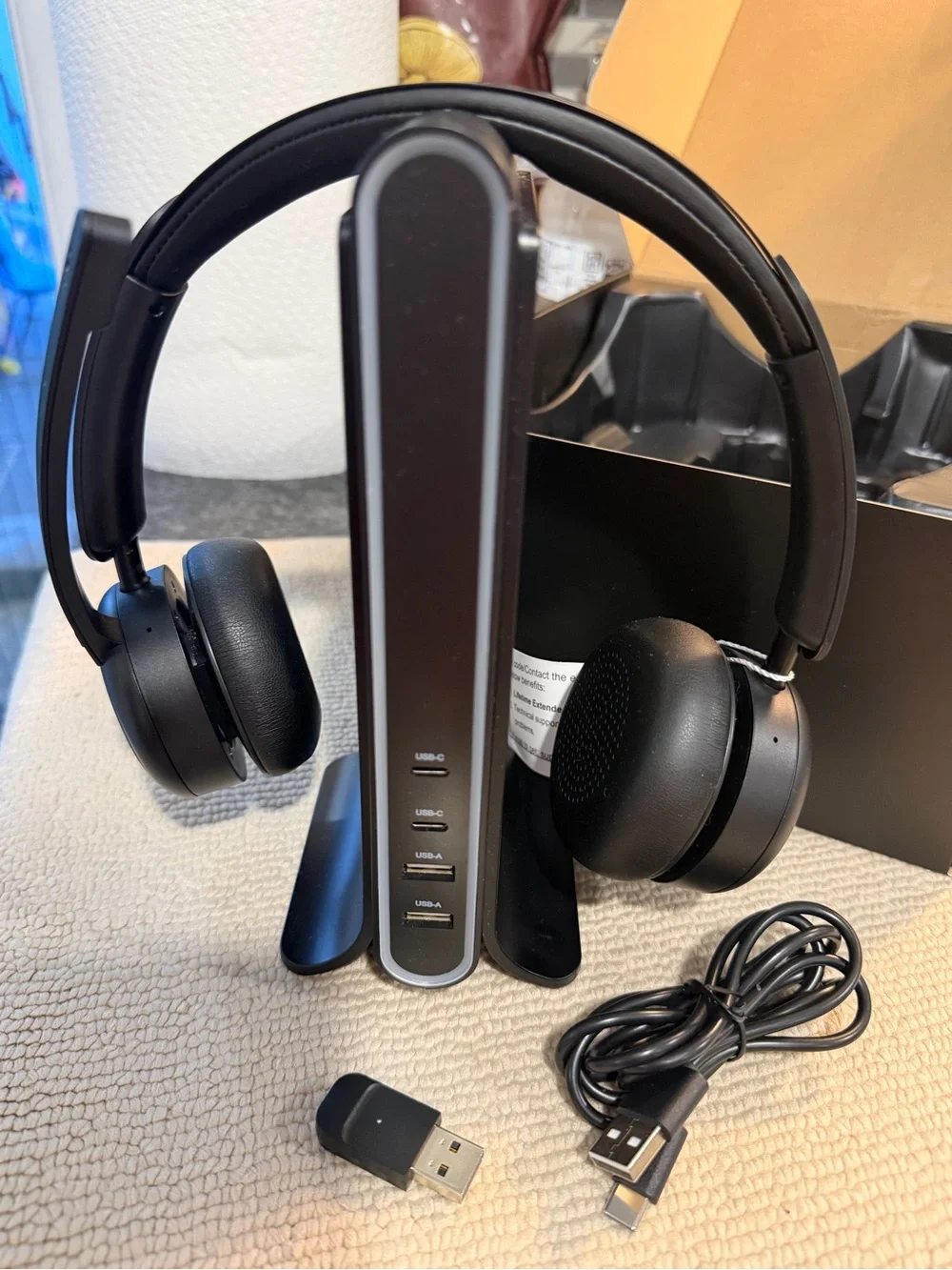 KH155M Wireless Stereo Headset with Charging Stand - Black with Blue Trim